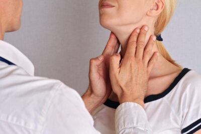 Que enfermedades ocasionan los problemas de tiroides